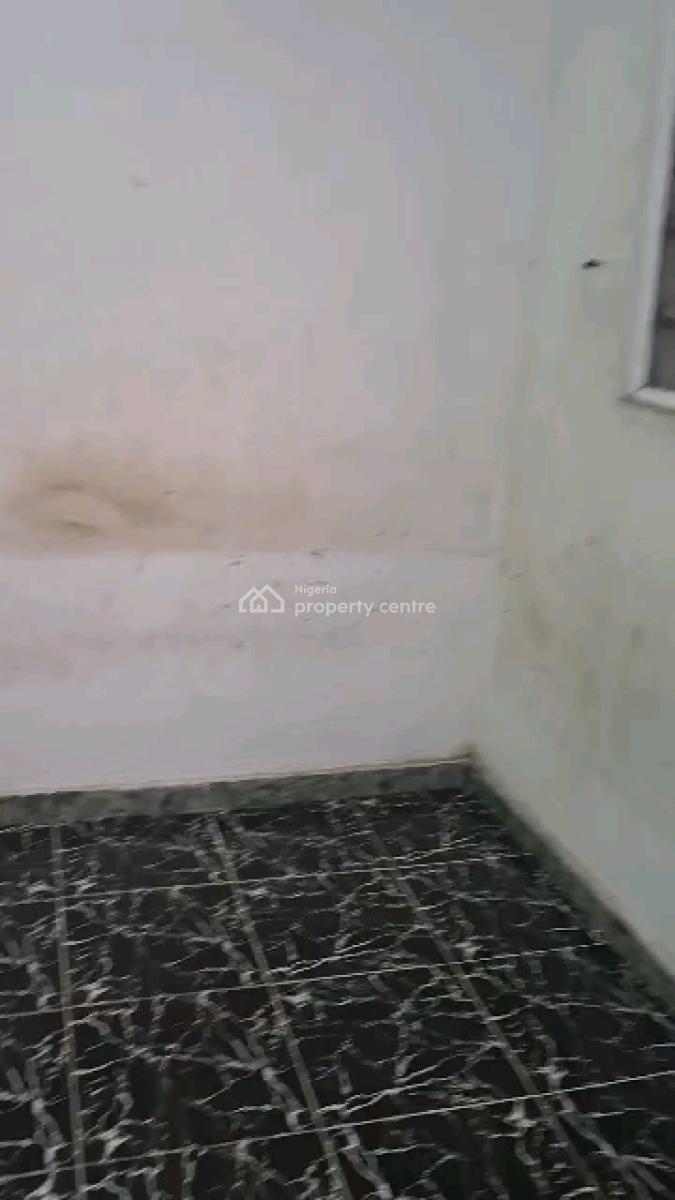 a Very Decent Self Contain, Adekunle, Yaba, Lagos, Self Contain (single Rooms) for Rent