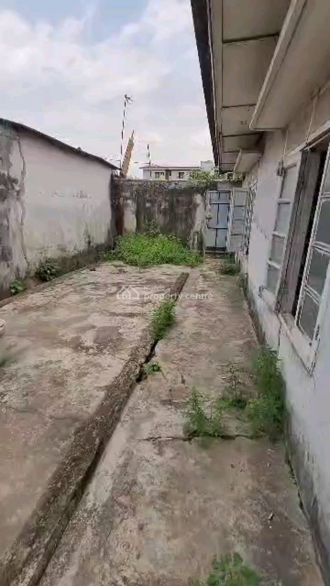 a Bungalow on a Fullplot of Land, Mutairu Street, Pedro, Gbagada, Lagos, Detached Bungalow for Sale