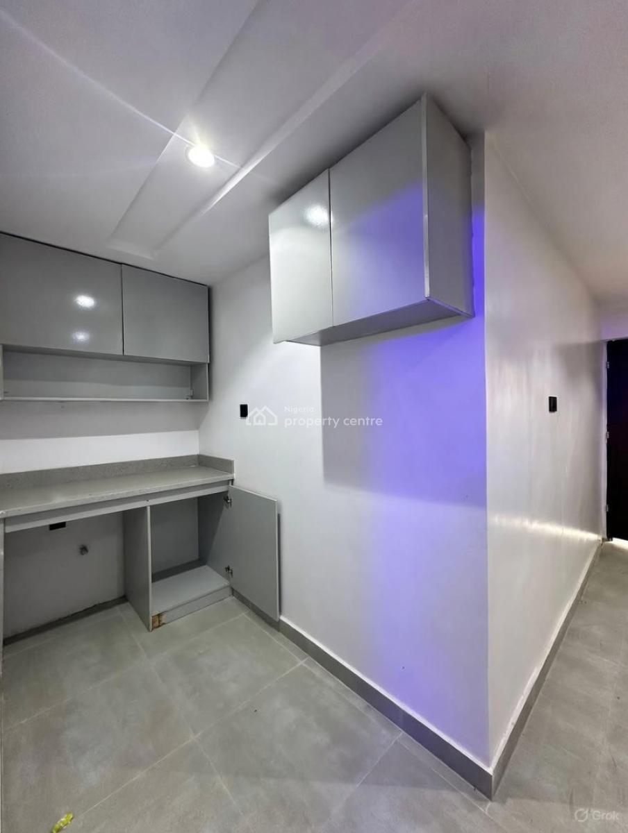 Luxury 3 Bedroom Apartment, Lekki Phase 1, Lekki, Lagos, Block of Flats for Sale
