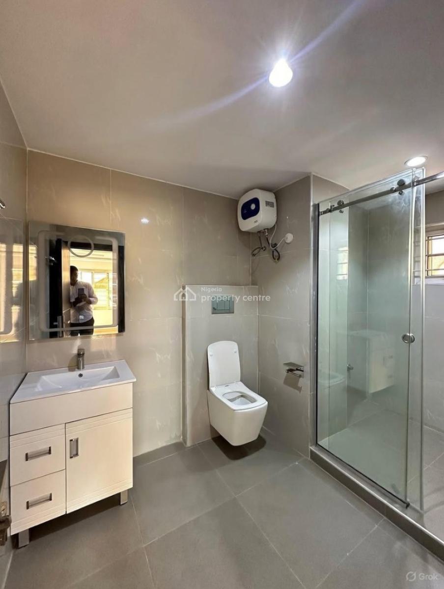 Luxury 3 Bedroom Apartment, Lekki Phase 1, Lekki, Lagos, Block of Flats for Sale