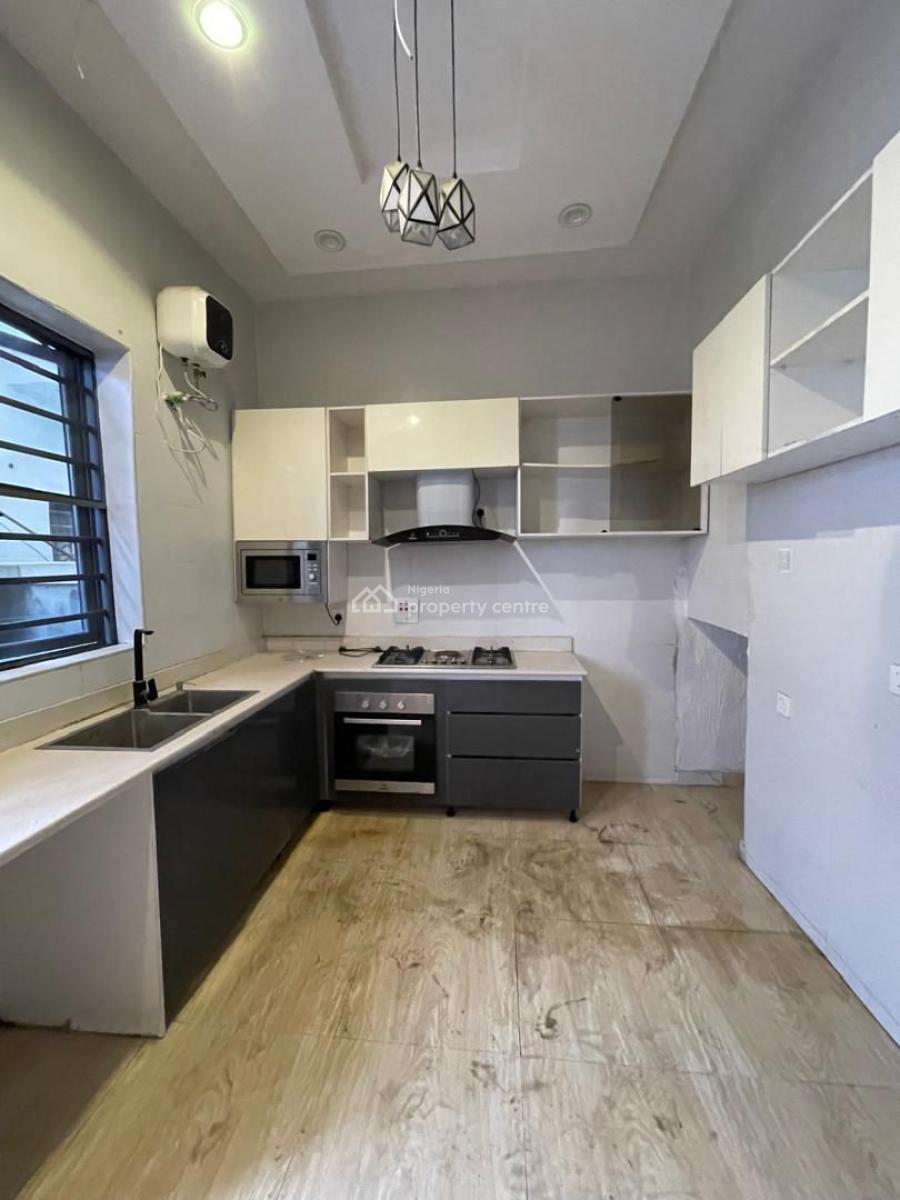 Room Upstairs Sharing Kitchen Fully Serviced, Orchid Road, Lekki, Lagos, Flat / Apartment for Rent