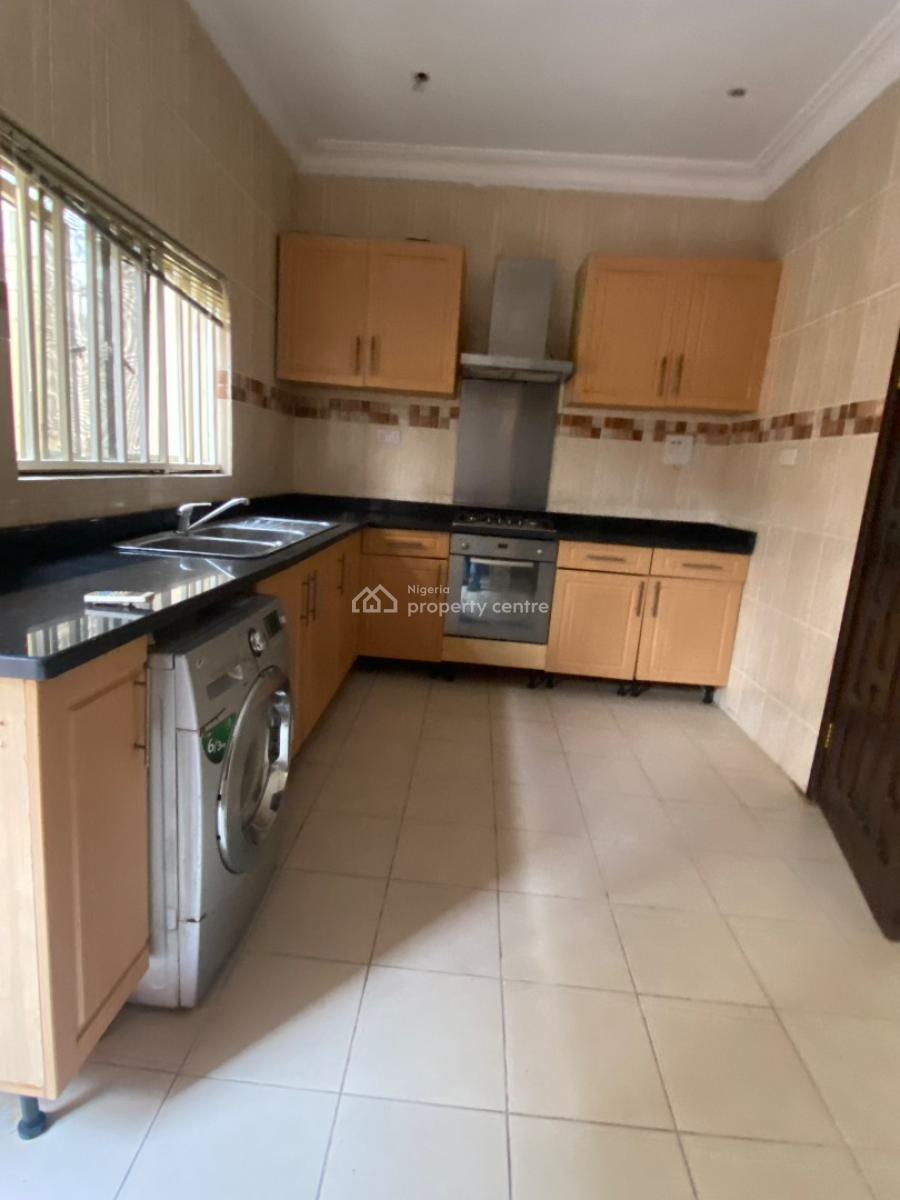 Luxury 3 Bedroom Ground Floor Flat &family Lounge, Lekki Phase 1, Lekki, Lagos, Flat / Apartment for Rent
