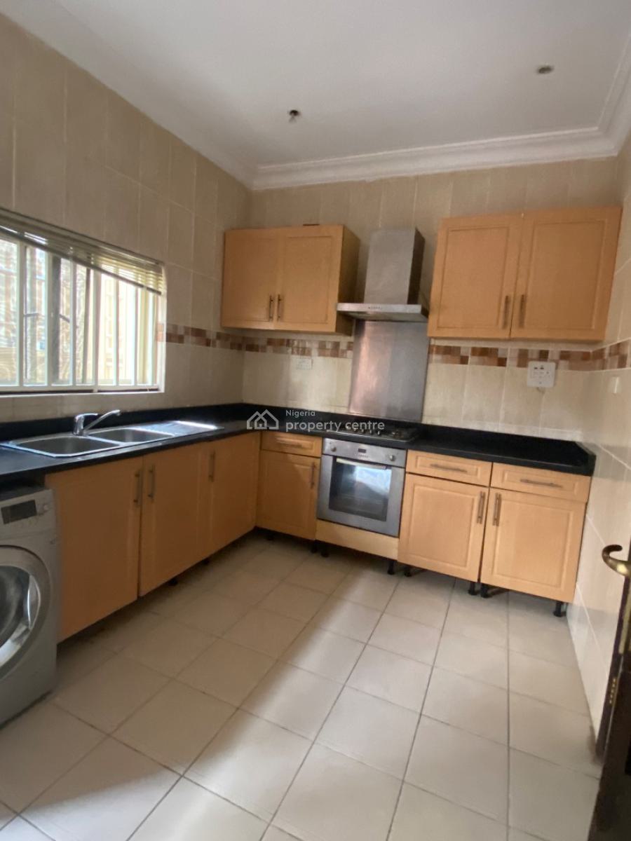 Luxury 3 Bedroom Ground Floor Flat &family Lounge, Lekki Phase 1, Lekki, Lagos, Flat / Apartment for Rent