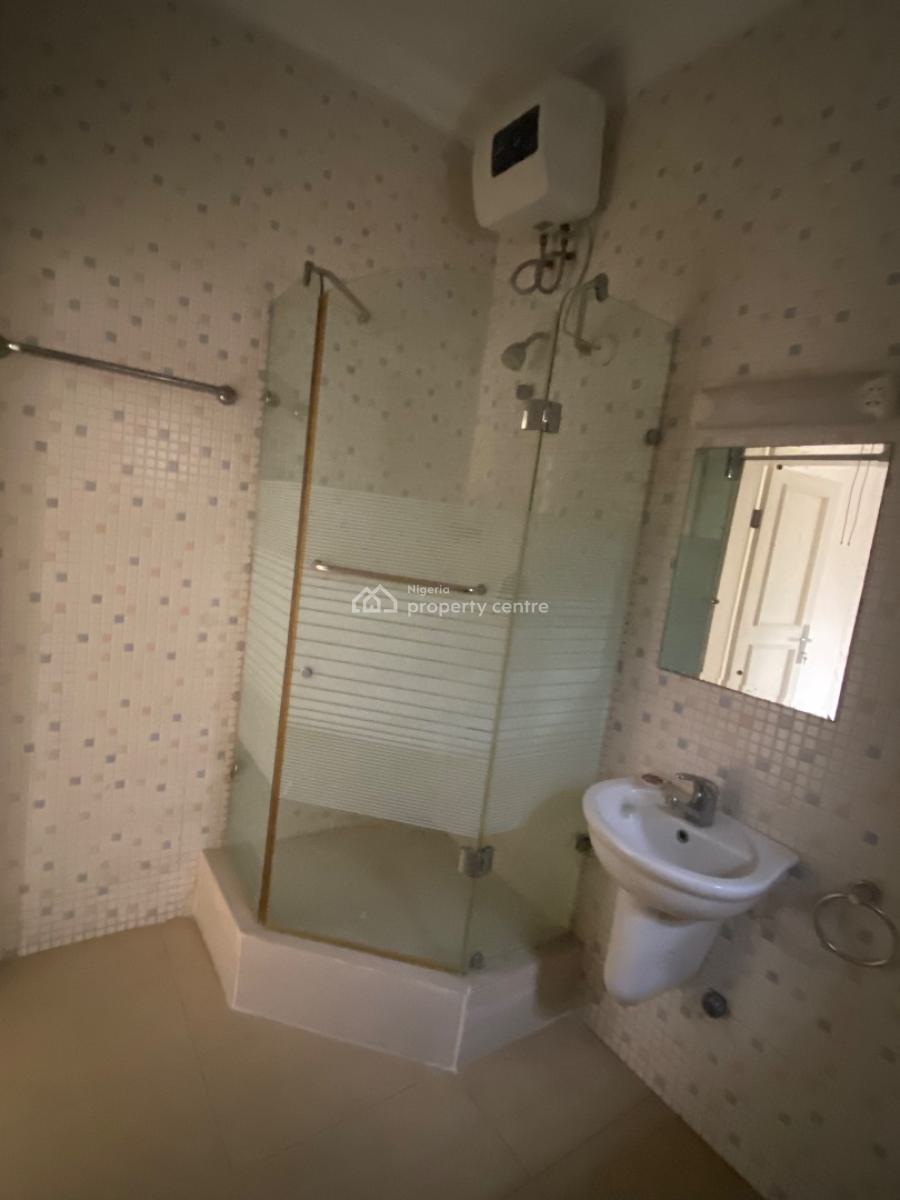 Luxury 3 Bedroom Ground Floor Flat &family Lounge, Lekki Phase 1, Lekki, Lagos, Flat / Apartment for Rent