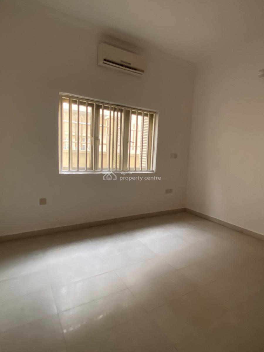 Luxury 3 Bedroom Ground Floor Flat &family Lounge, Lekki Phase 1, Lekki, Lagos, Flat / Apartment for Rent
