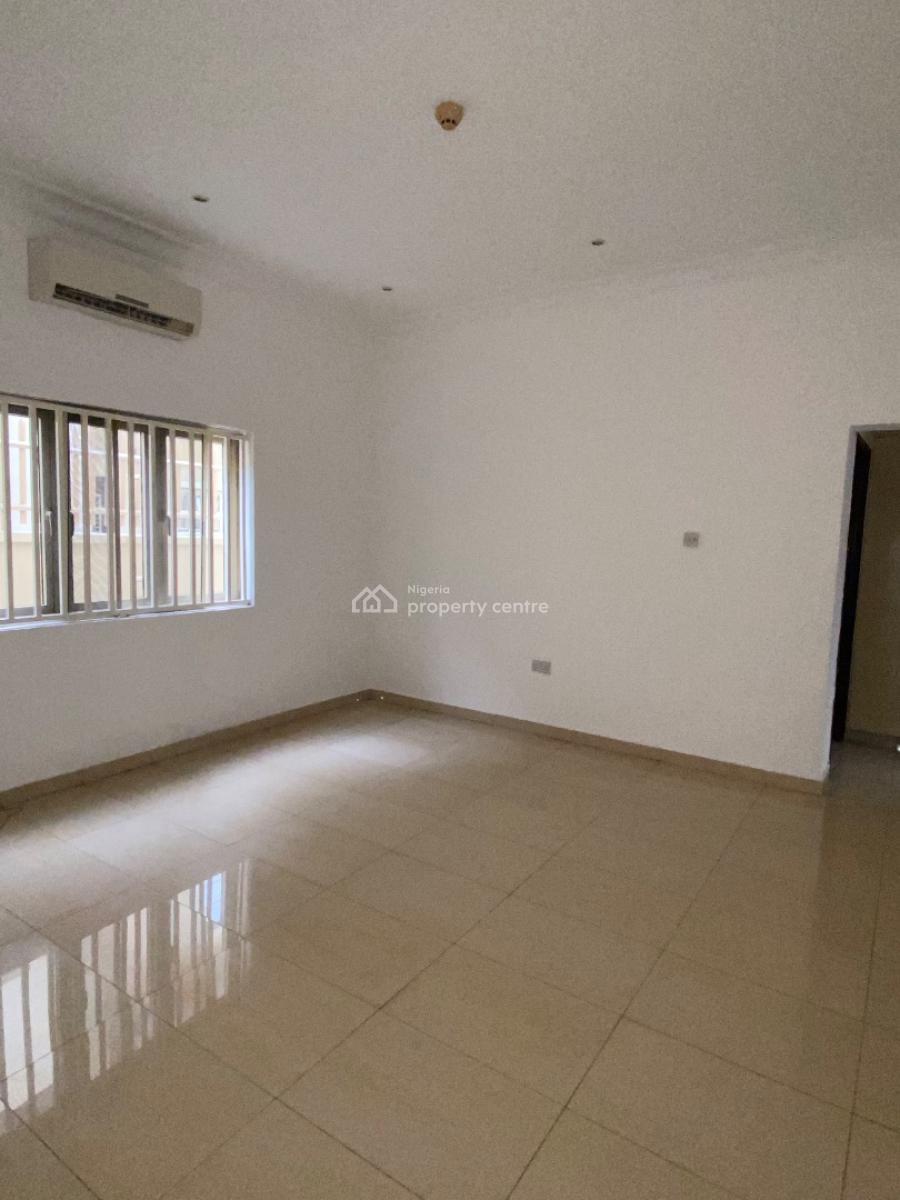 Luxury 3 Bedroom Ground Floor Flat &family Lounge, Lekki Phase 1, Lekki, Lagos, Flat / Apartment for Rent