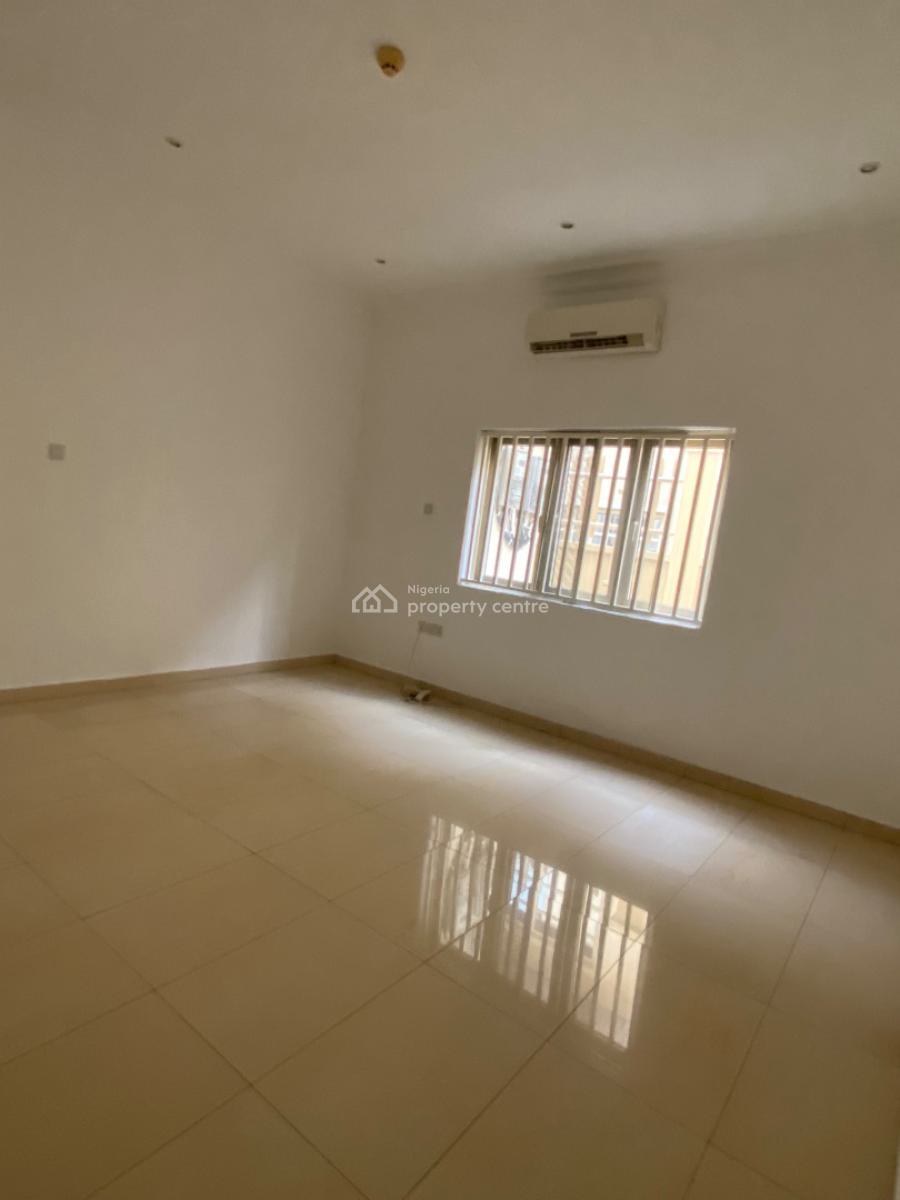 Luxury 3 Bedroom Ground Floor Flat &family Lounge, Lekki Phase 1, Lekki, Lagos, Flat / Apartment for Rent