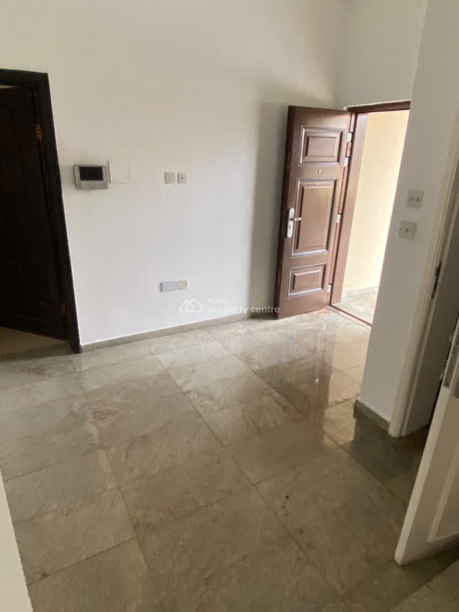 Luxury 3 Bedroom Ground Floor Flat &family Lounge, Lekki Phase 1, Lekki, Lagos, Flat / Apartment for Rent