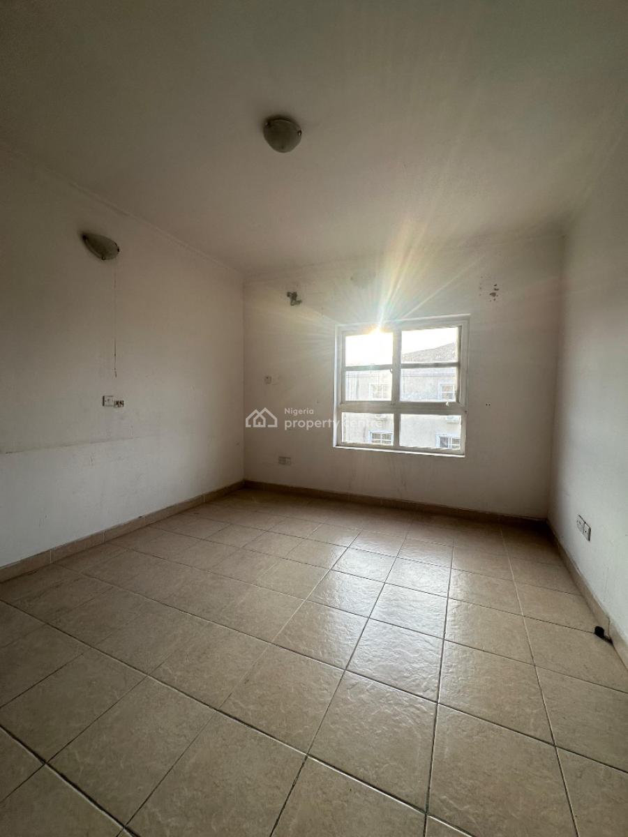 Spacious 3 Bedroom Apartment with a Room Bq, Bourdillon Court Estate, Chevron Drive, Osapa, Lekki, Lagos, Flat / Apartment for Sale