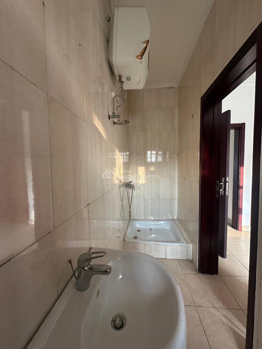 Spacious 3 Bedroom Apartment with a Room Bq, Bourdillon Court Estate, Chevron Drive, Osapa, Lekki, Lagos, Flat / Apartment for Sale