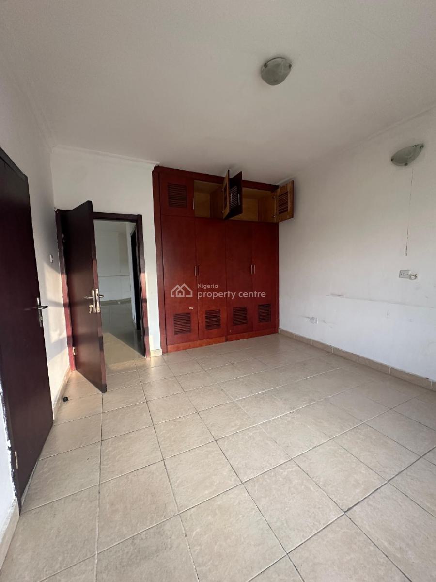Spacious 3 Bedroom Apartment with a Room Bq, Bourdillon Court Estate, Chevron Drive, Osapa, Lekki, Lagos, Flat / Apartment for Sale