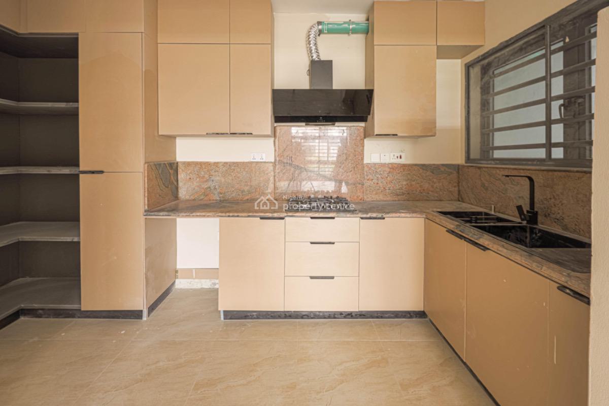 a 3 Bedroom with Bq, Lekki Phase 1, Lekki, Lagos, Flat / Apartment for Rent