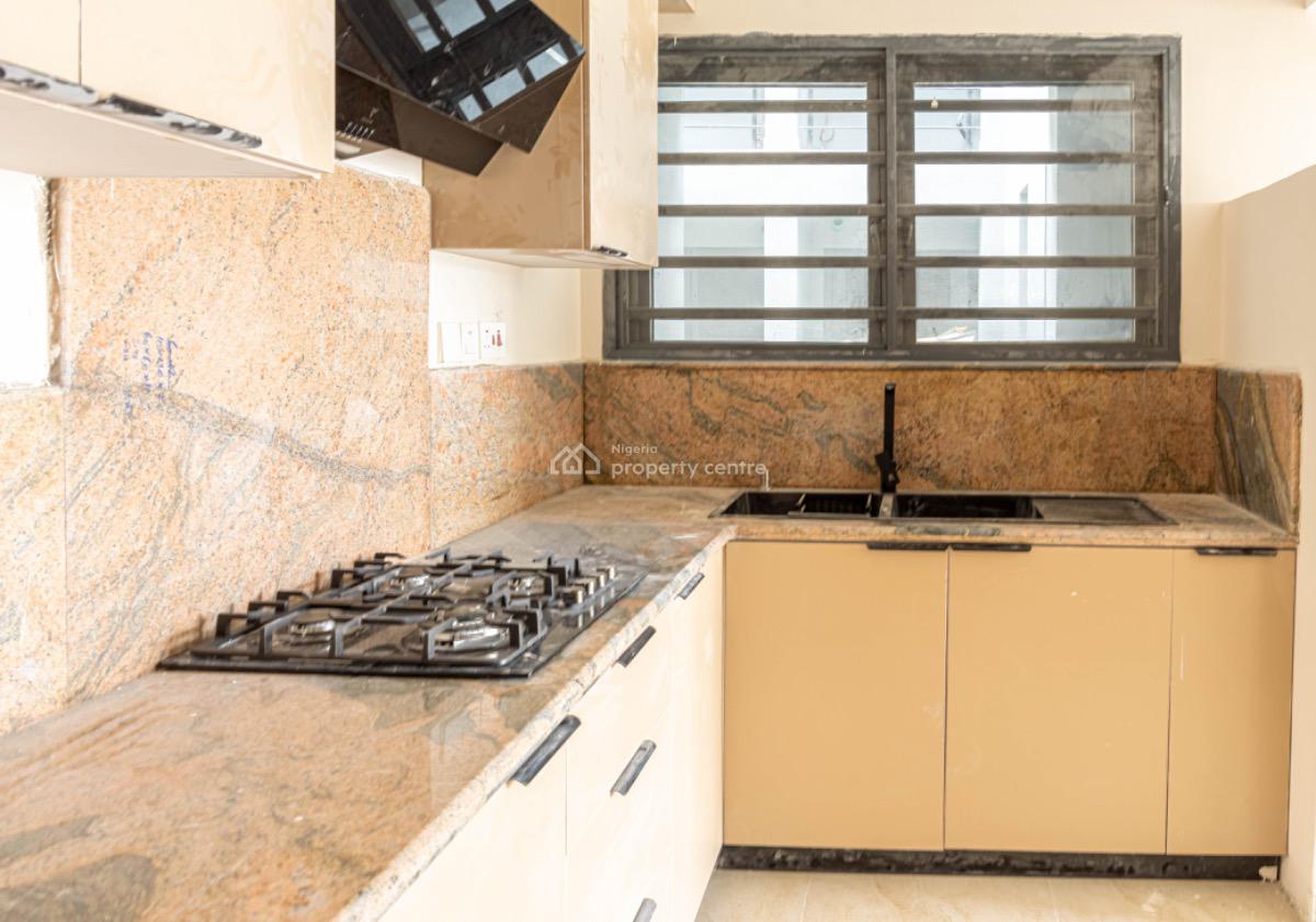 a 3 Bedroom with Bq, Lekki Phase 1, Lekki, Lagos, Flat / Apartment for Rent