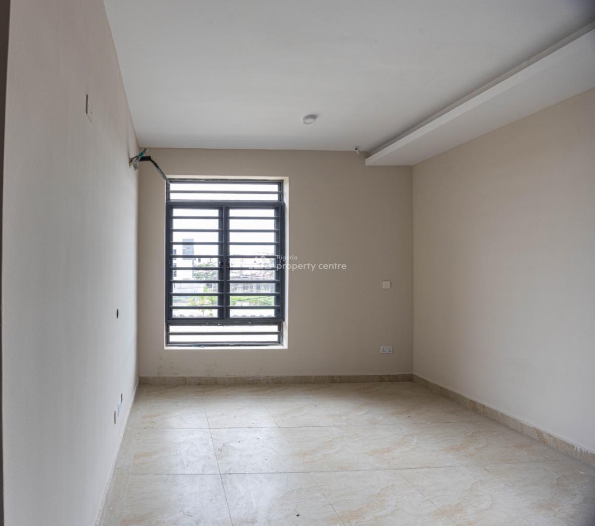 a 3 Bedroom with Bq, Lekki Phase 1, Lekki, Lagos, Flat / Apartment for Rent