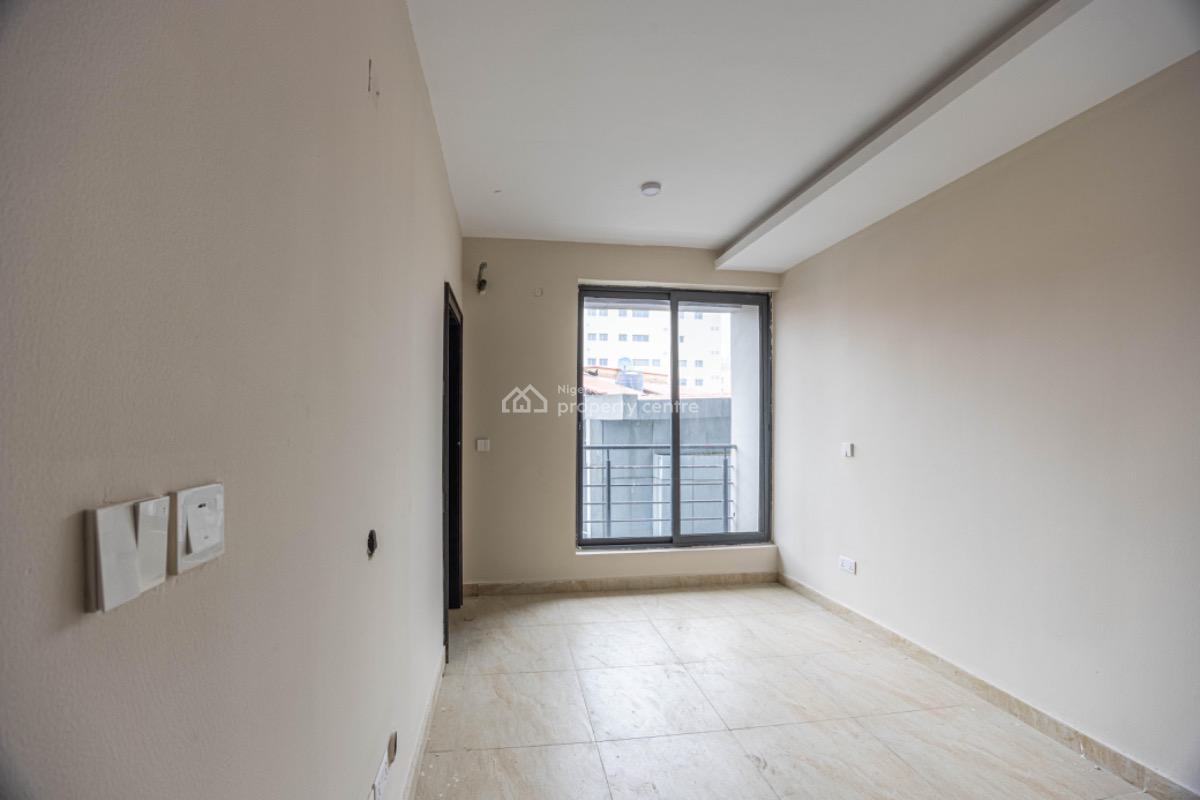 a 3 Bedroom with Bq, Lekki Phase 1, Lekki, Lagos, Flat / Apartment for Rent