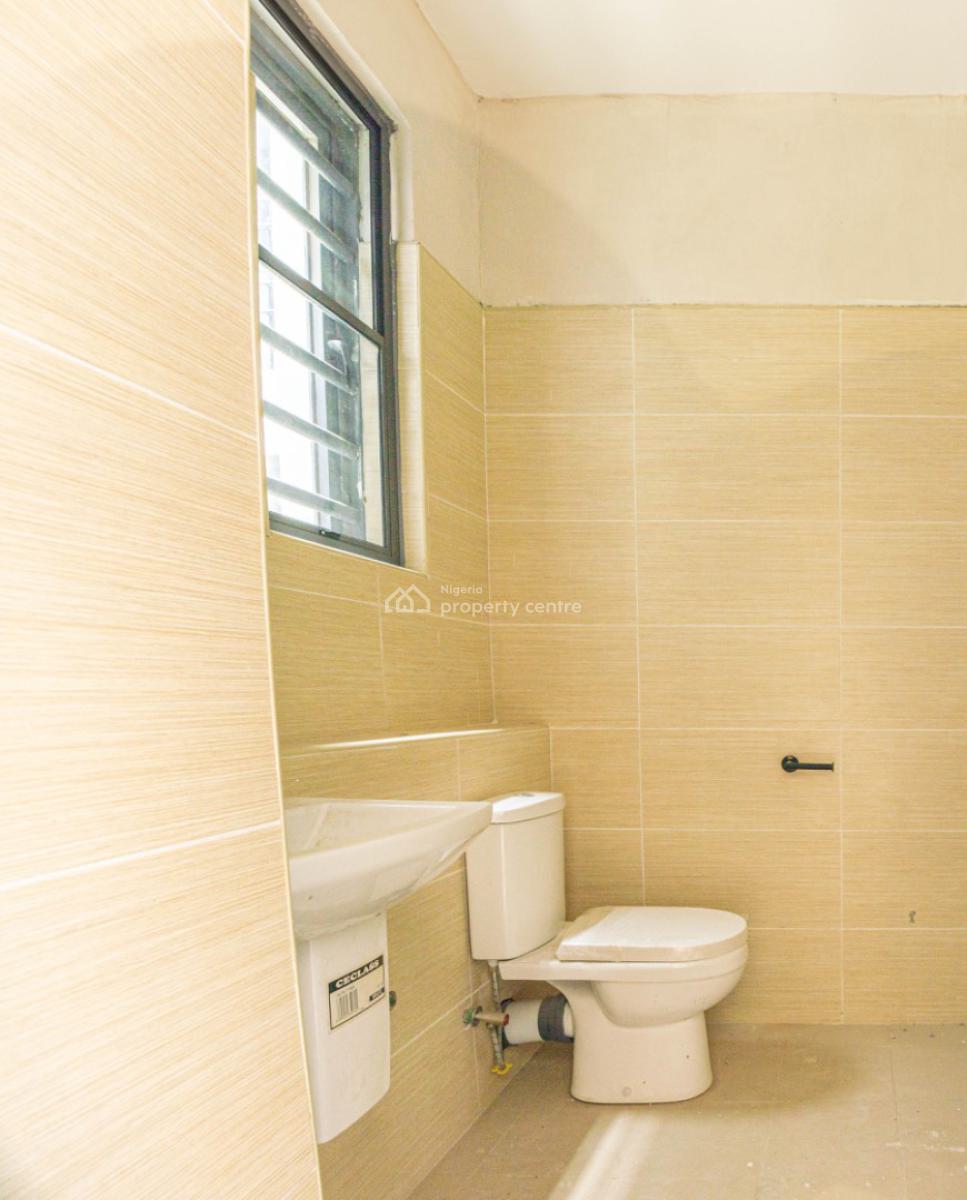 a 3 Bedroom with Bq, Lekki Phase 1, Lekki, Lagos, Flat / Apartment for Rent