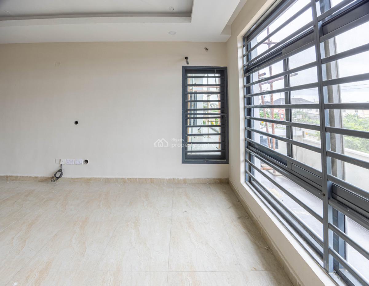 a 3 Bedroom with Bq, Lekki Phase 1, Lekki, Lagos, Flat / Apartment for Rent