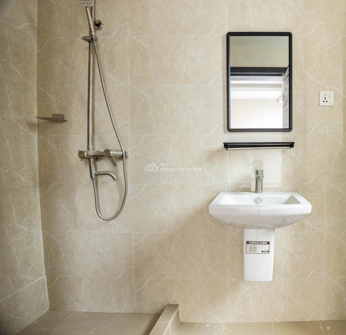 a 3 Bedroom with Bq, Lekki Phase 1, Lekki, Lagos, Flat / Apartment for Rent