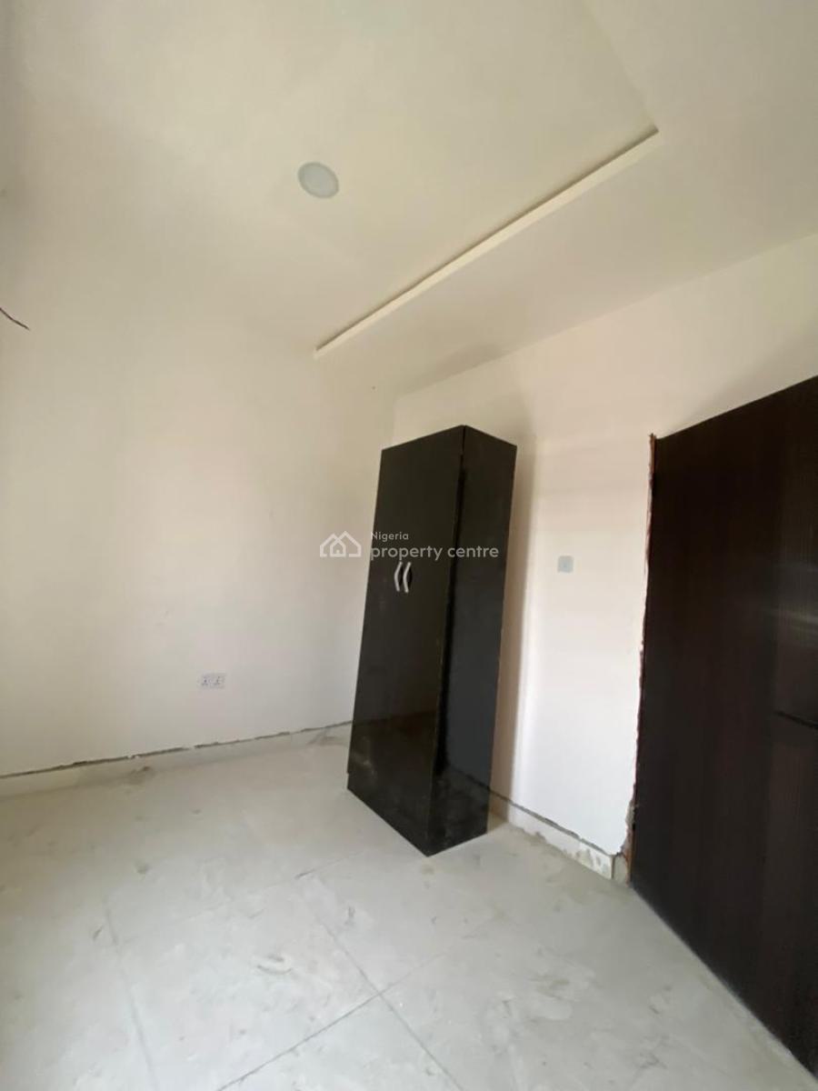 a Well Built New 2 Bedroom, Beach Road, Abraham Adesunya, Lekki Phase 2, Lekki, Lagos, Flat / Apartment for Rent