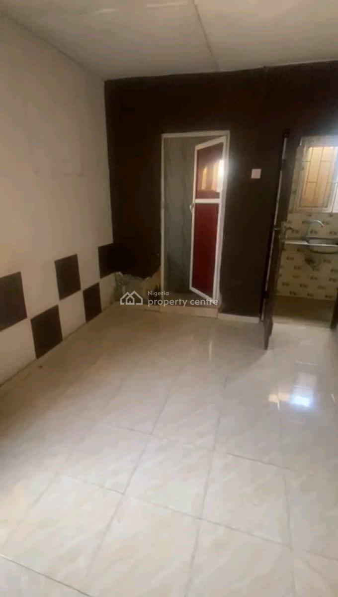 Newly Renovated Spacious Mini Bungalow with 1t1b, Aran Orin Street, Ifako, Gbagada, Lagos, Detached Bungalow for Rent