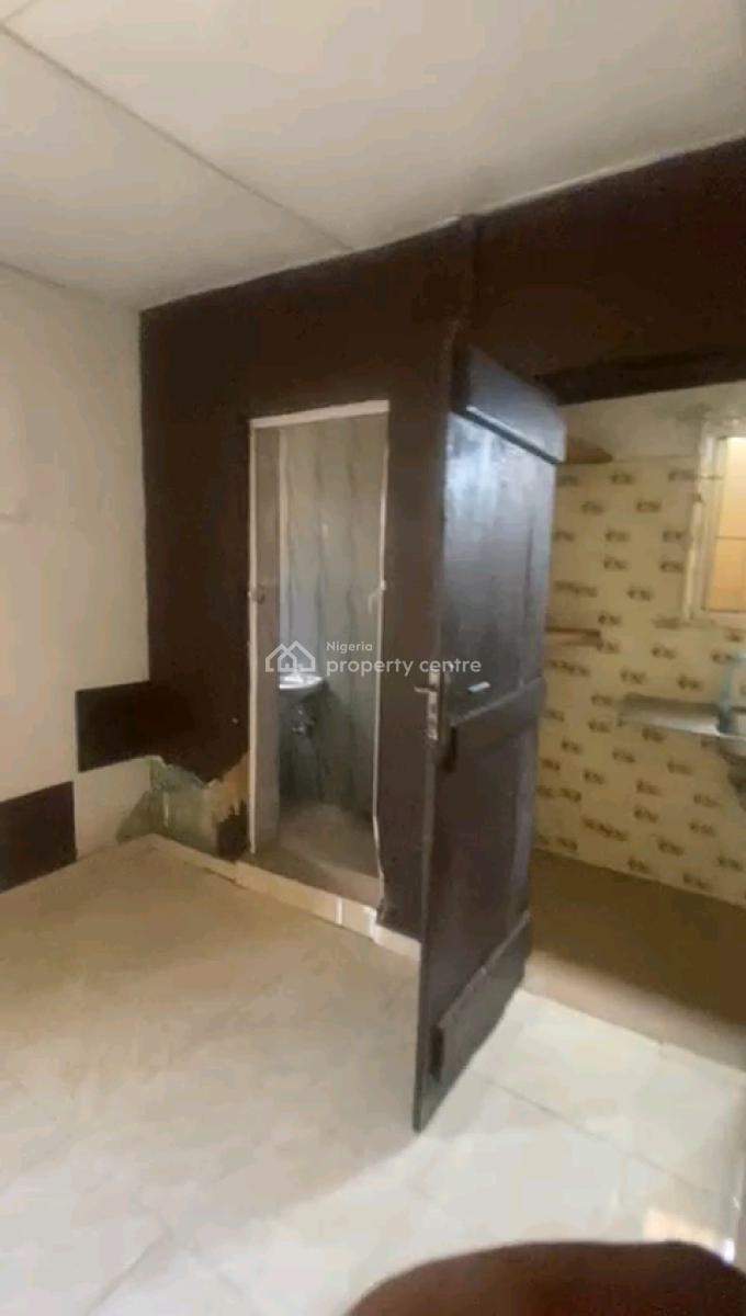 Newly Renovated Spacious Mini Bungalow, Aran Orin Street, Ifako, Gbagada, Lagos, Detached Bungalow for Rent