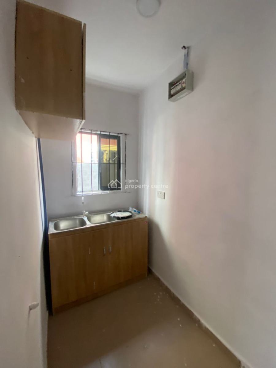 an Executive One Bedroom Flat, Peace Land Estate, Off Abraham Adesanya, Ogombo, Ajah, Lagos, Flat / Apartment for Rent