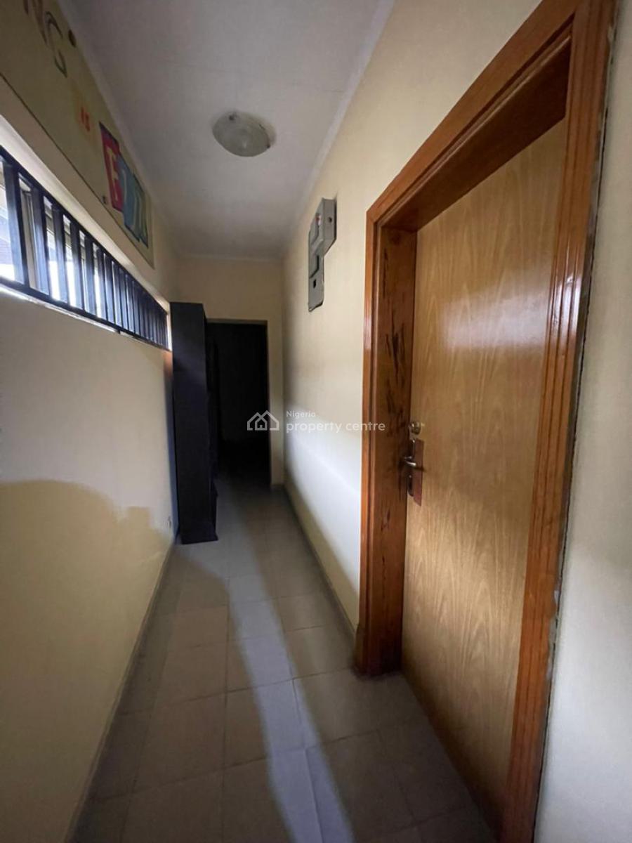 Commercial Spacious 3 Bedrooms Apartment Upstairs, Off Admiralty Way, Lekki Phase 1, Lekki, Lagos, Office Space for Rent