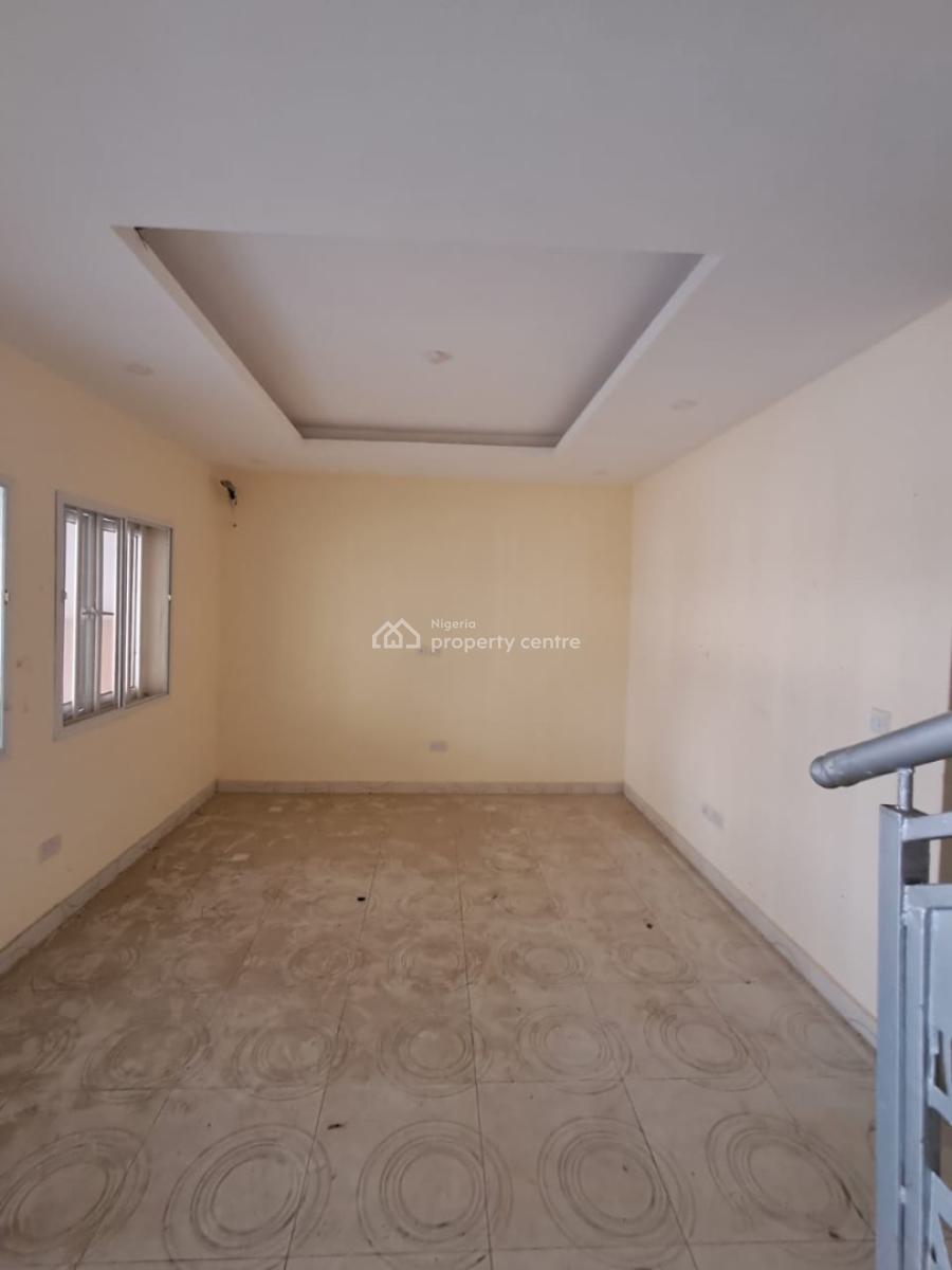 Relatively New Fully Serviced 3-bedroom Terrace with Bq, New Road Alpha Beach Chevron, Lekki, Lagos, Terraced Duplex for Rent