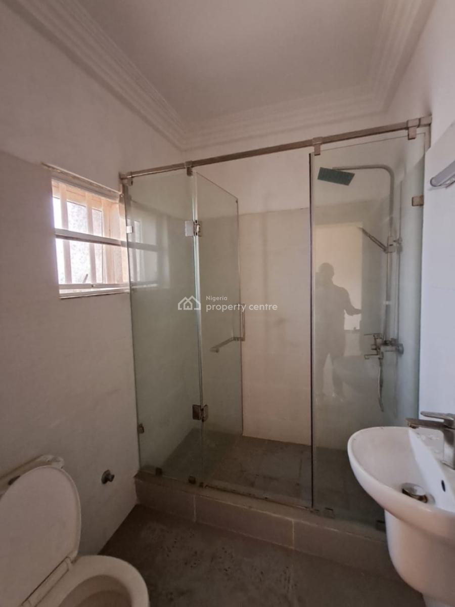 Relatively New Fully Serviced 3-bedroom Terrace with Bq, New Road Alpha Beach Chevron, Lekki, Lagos, Terraced Duplex for Rent