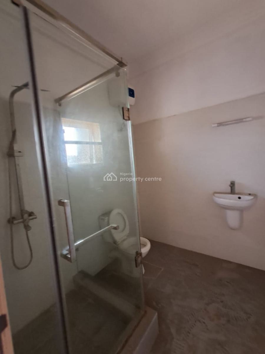 Relatively New Fully Serviced 3-bedroom Terrace with Bq, New Road Alpha Beach Chevron, Lekki, Lagos, Terraced Duplex for Rent