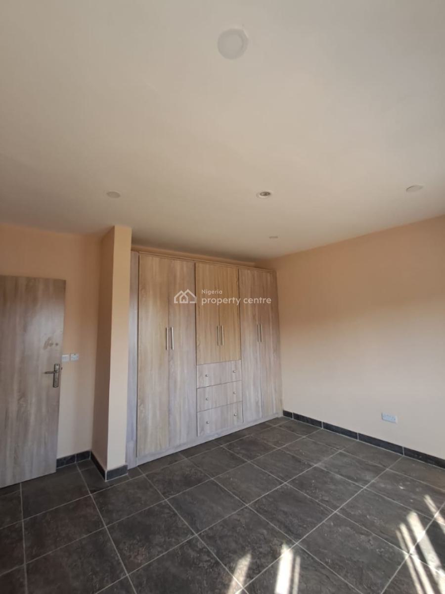 Relatively New Fully Serviced 3-bedroom Terrace with Bq, New Road Alpha Beach Chevron, Lekki, Lagos, Terraced Duplex for Rent