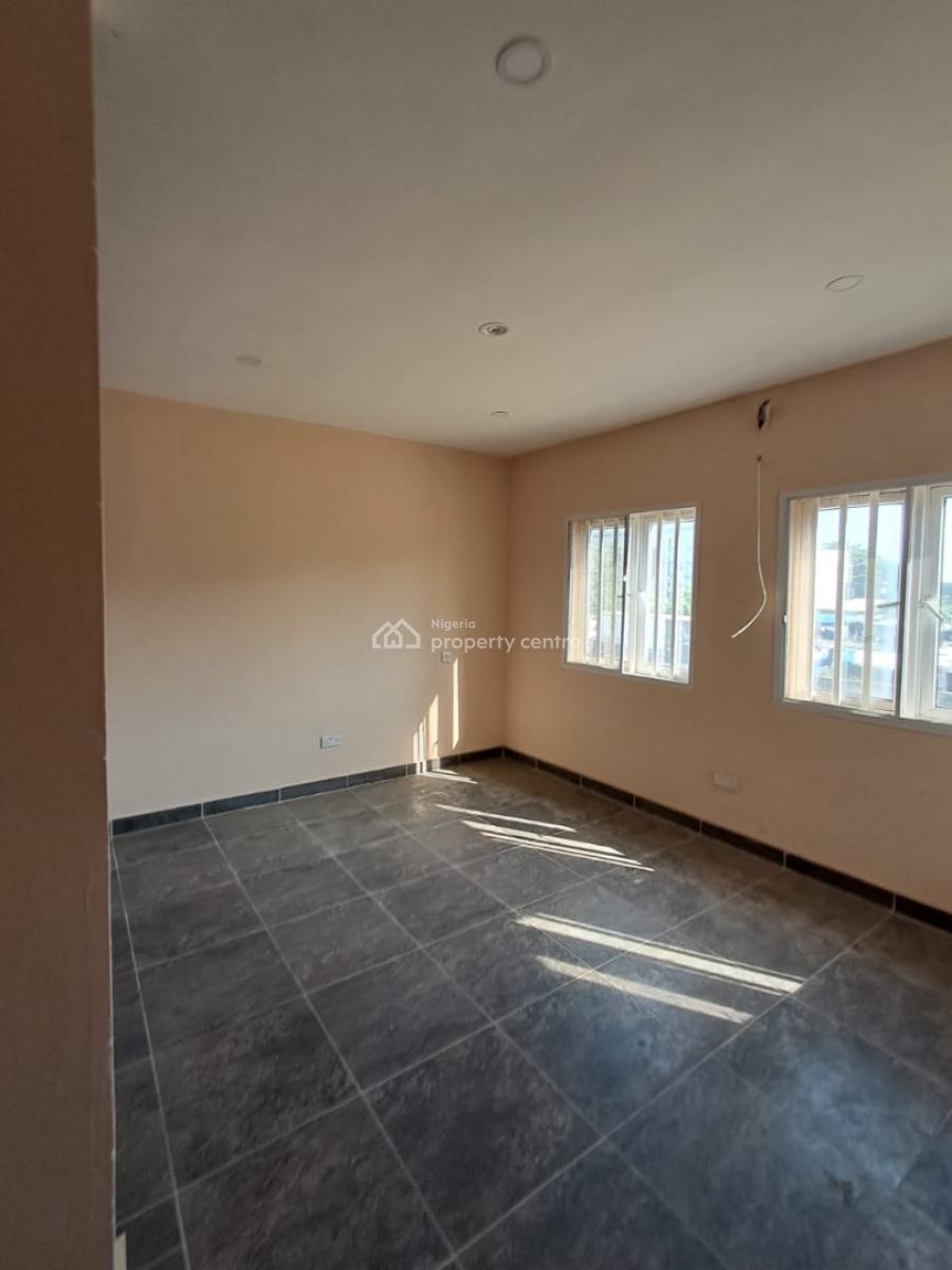 Relatively New Fully Serviced 3-bedroom Terrace with Bq, New Road Alpha Beach Chevron, Lekki, Lagos, Terraced Duplex for Rent