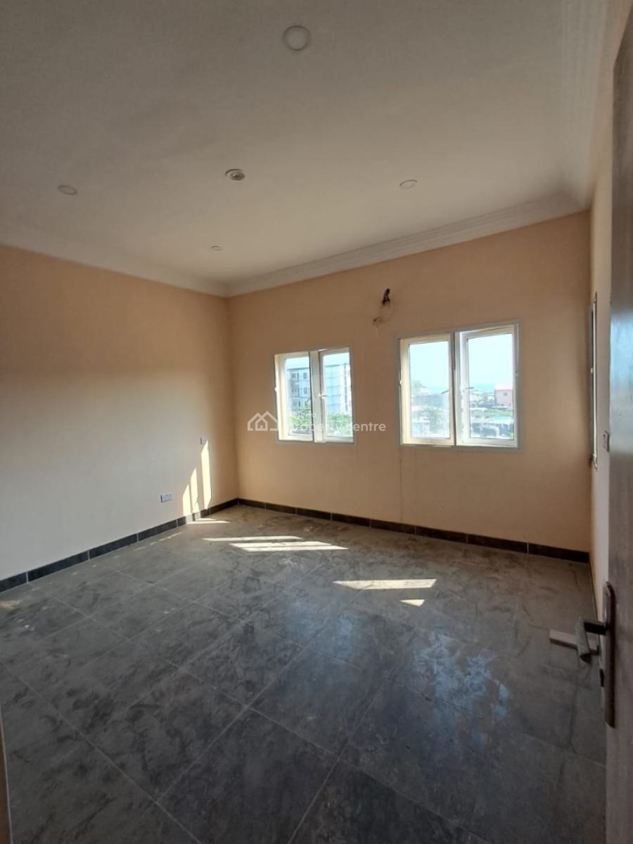 Relatively New Fully Serviced 3-bedroom Terrace with Bq, New Road Alpha Beach Chevron, Lekki, Lagos, Terraced Duplex for Rent