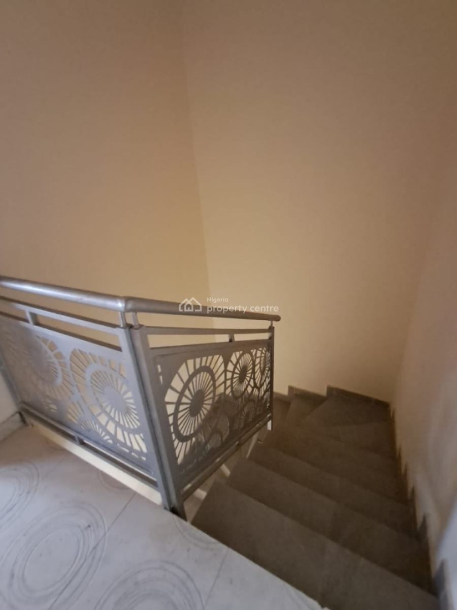 Relatively New Fully Serviced 3-bedroom Terrace with Bq, New Road Alpha Beach Chevron, Lekki, Lagos, Terraced Duplex for Rent