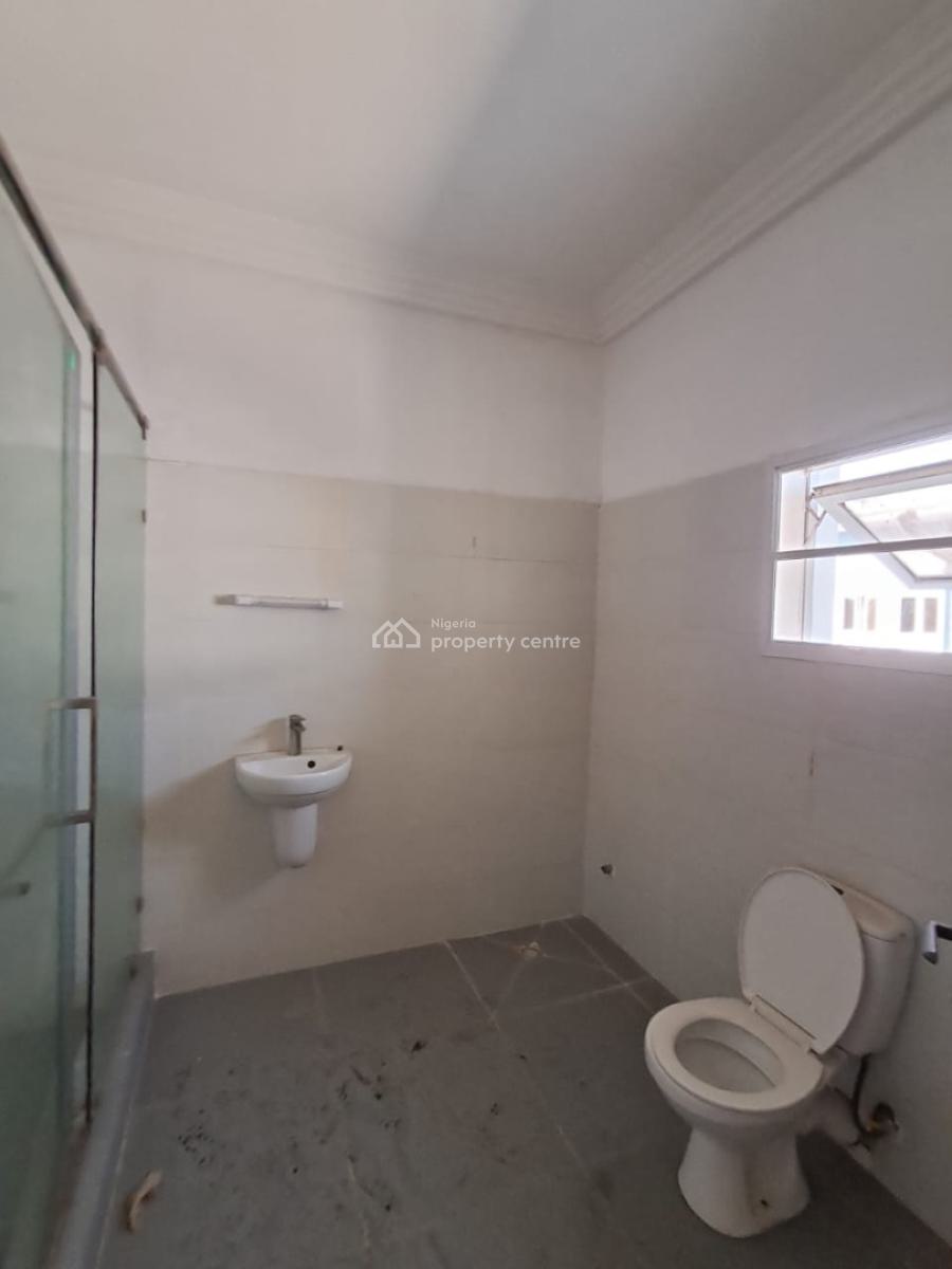 Relatively New Fully Serviced 3-bedroom Terrace with Bq, New Road Alpha Beach Chevron, Lekki, Lagos, Terraced Duplex for Rent