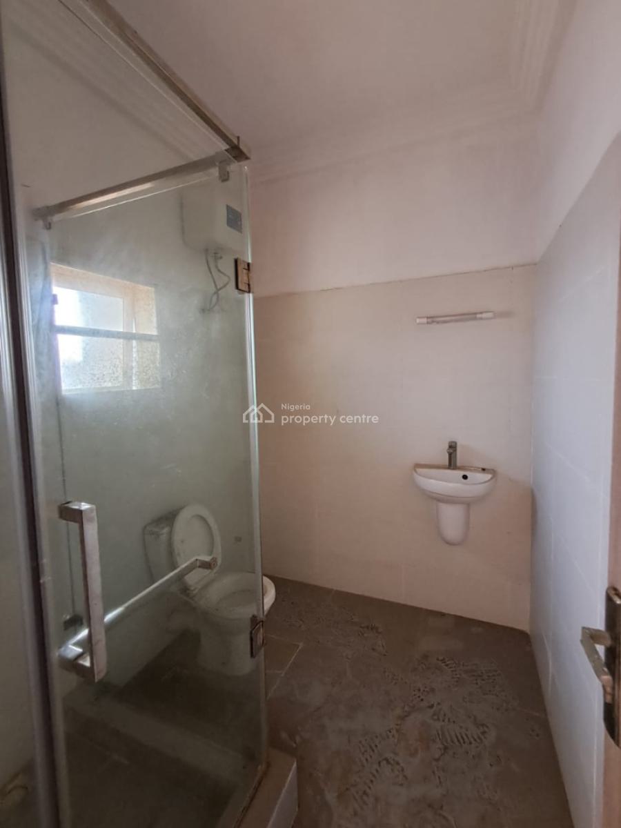 Relatively New Fully Serviced 3-bedroom Terrace with Bq, New Road Alpha Beach Chevron, Lekki, Lagos, Terraced Duplex for Rent