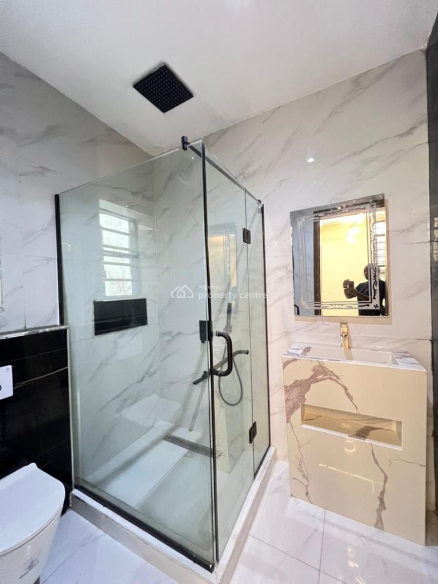 Exquisitely Finished 2 Bedroom Apartment with Elevator, Lekki Phase 1, Lekki, Lagos, Block of Flats for Sale