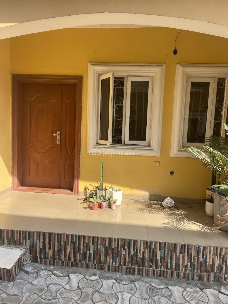 Neatly Used Spacious 2 Bedroom Apartment with a Bq, Lekki Phase 1, Lekki, Lagos, Flat / Apartment for Rent