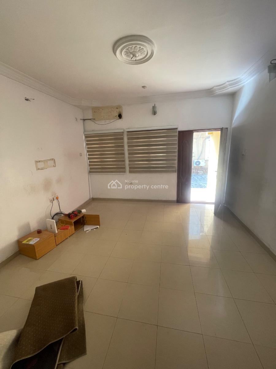 Neatly Used Spacious 2 Bedroom Apartment with a Bq, Lekki Phase 1, Lekki, Lagos, Flat / Apartment for Rent