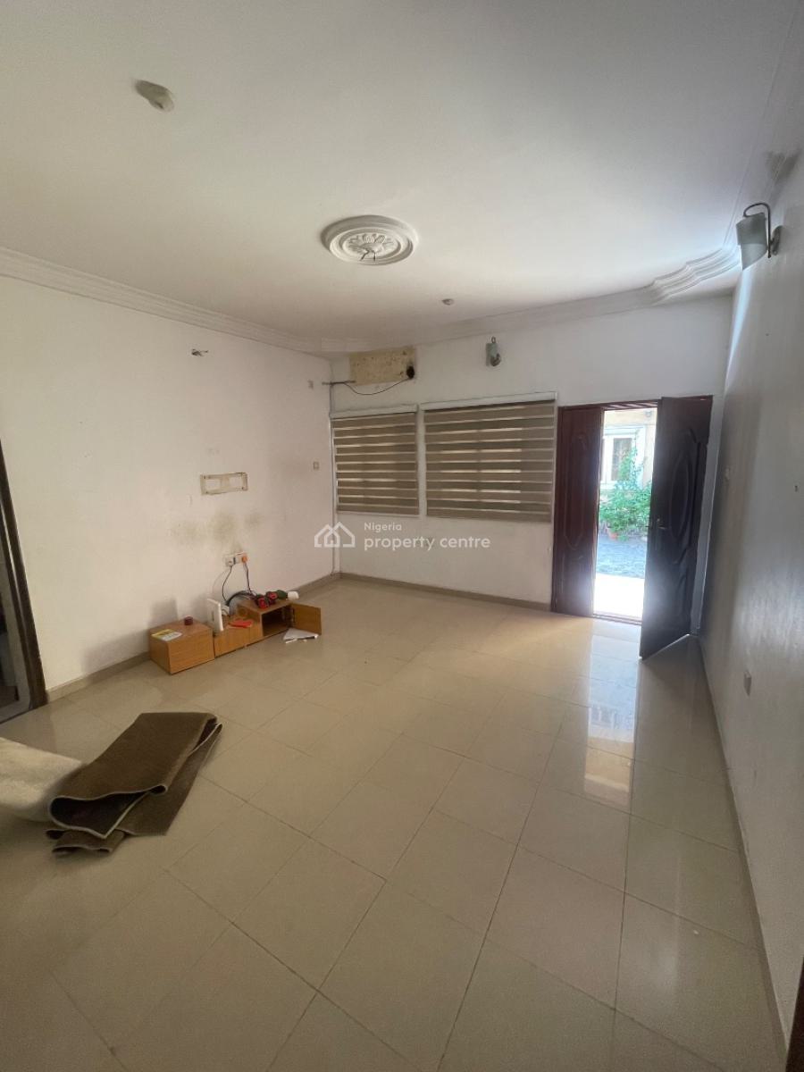 Neatly Used Spacious 2 Bedroom Apartment with a Bq, Lekki Phase 1, Lekki, Lagos, Flat / Apartment for Rent