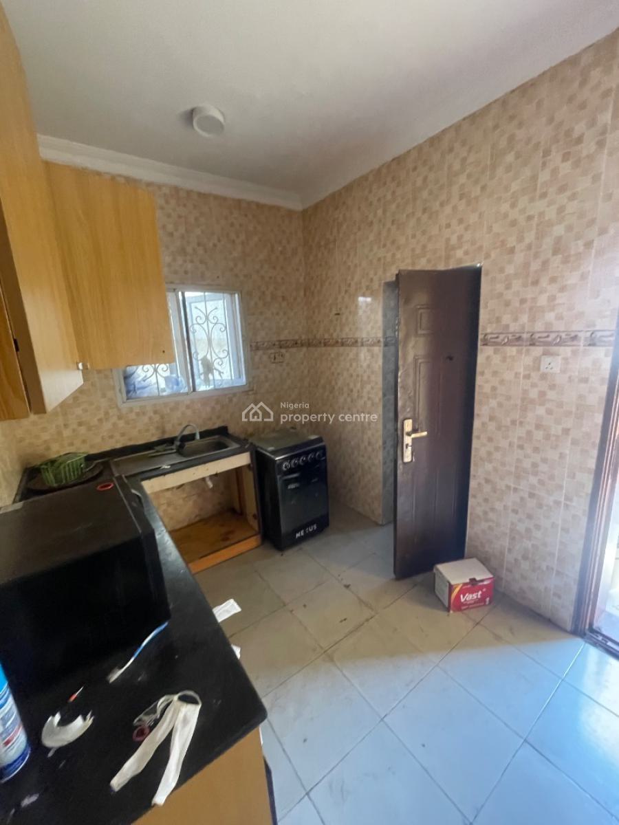 Neatly Used Spacious 2 Bedroom Apartment with a Bq, Lekki Phase 1, Lekki, Lagos, Flat / Apartment for Rent