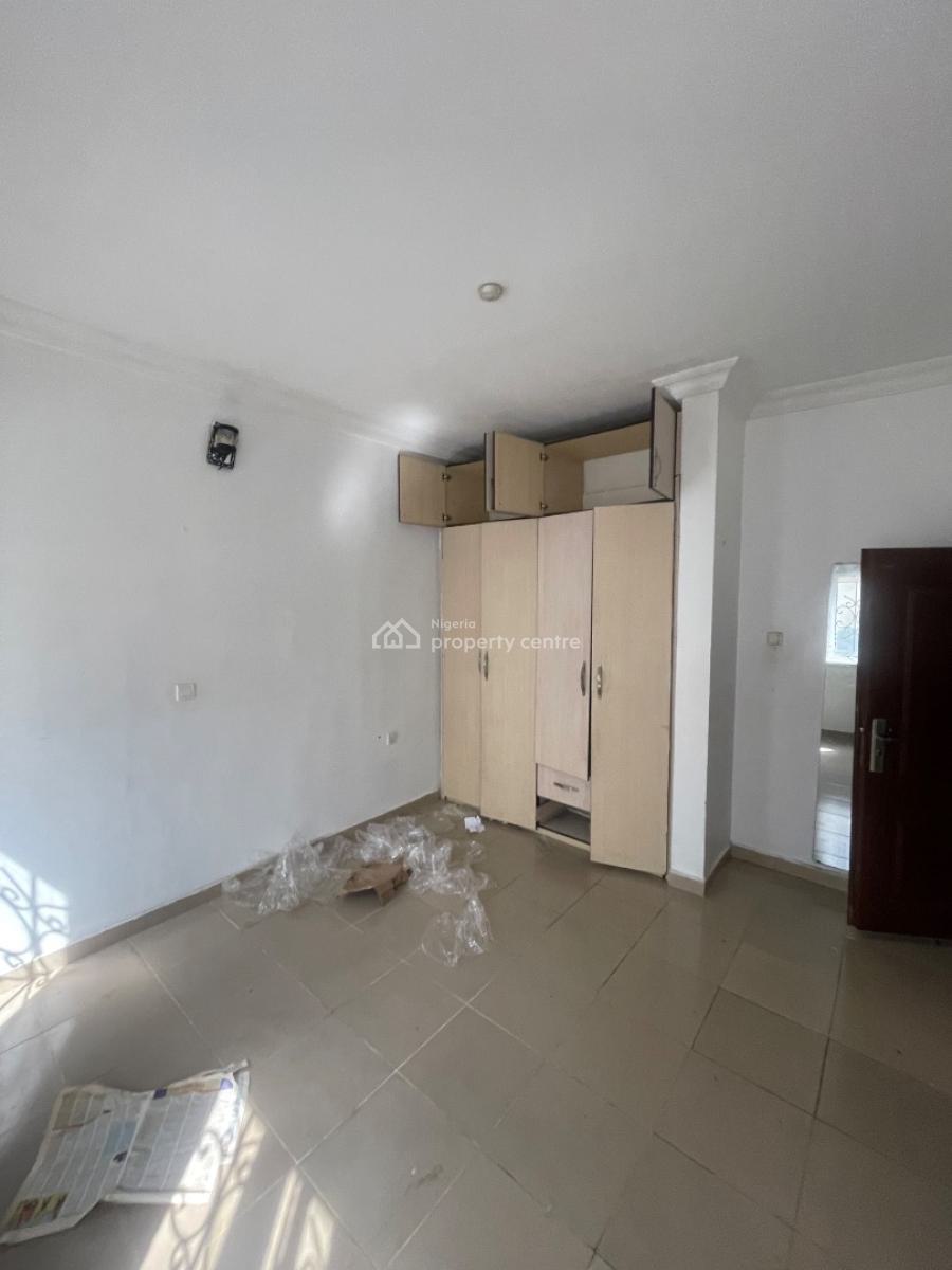 Neatly Used Spacious 2 Bedroom Apartment with a Bq, Lekki Phase 1, Lekki, Lagos, Flat / Apartment for Rent