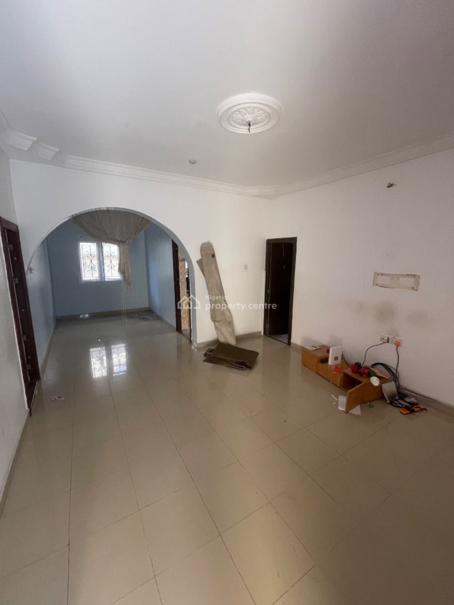 Neatly Used Spacious 2 Bedroom Apartment with a Bq, Lekki Phase 1, Lekki, Lagos, Flat / Apartment for Rent