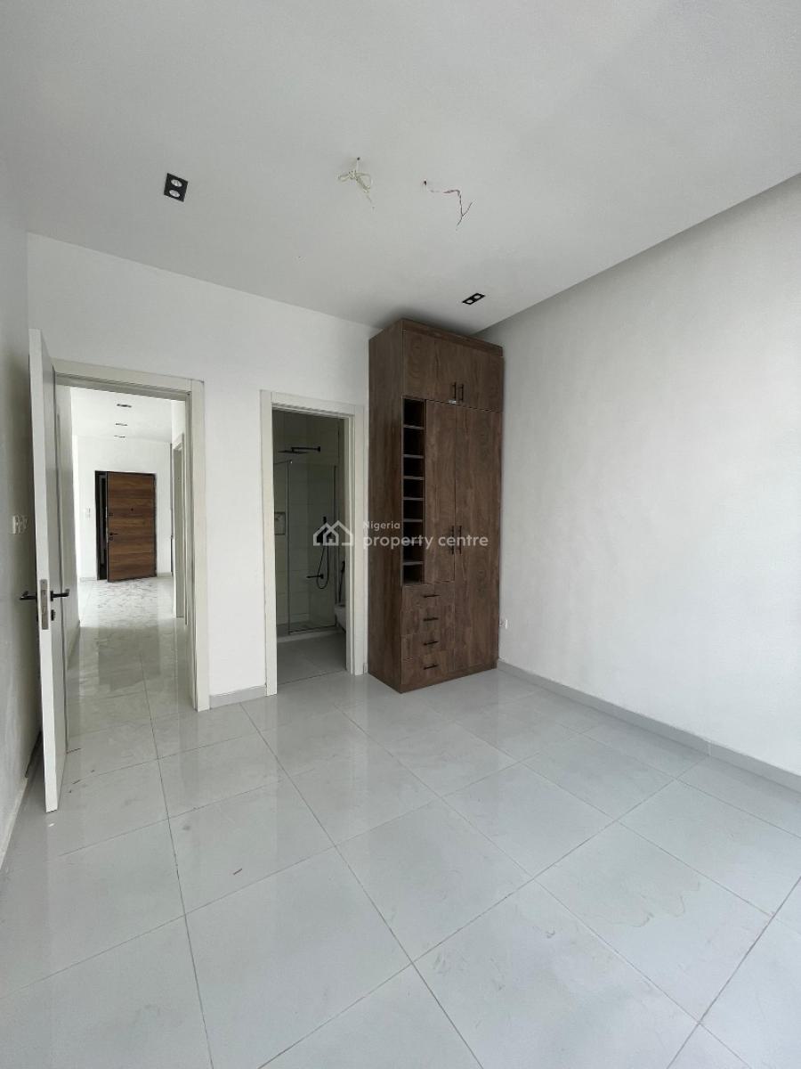 Spacious 2 Bedroom Apartment Available, Ologolo, Lekki, Lagos, Flat / Apartment for Rent