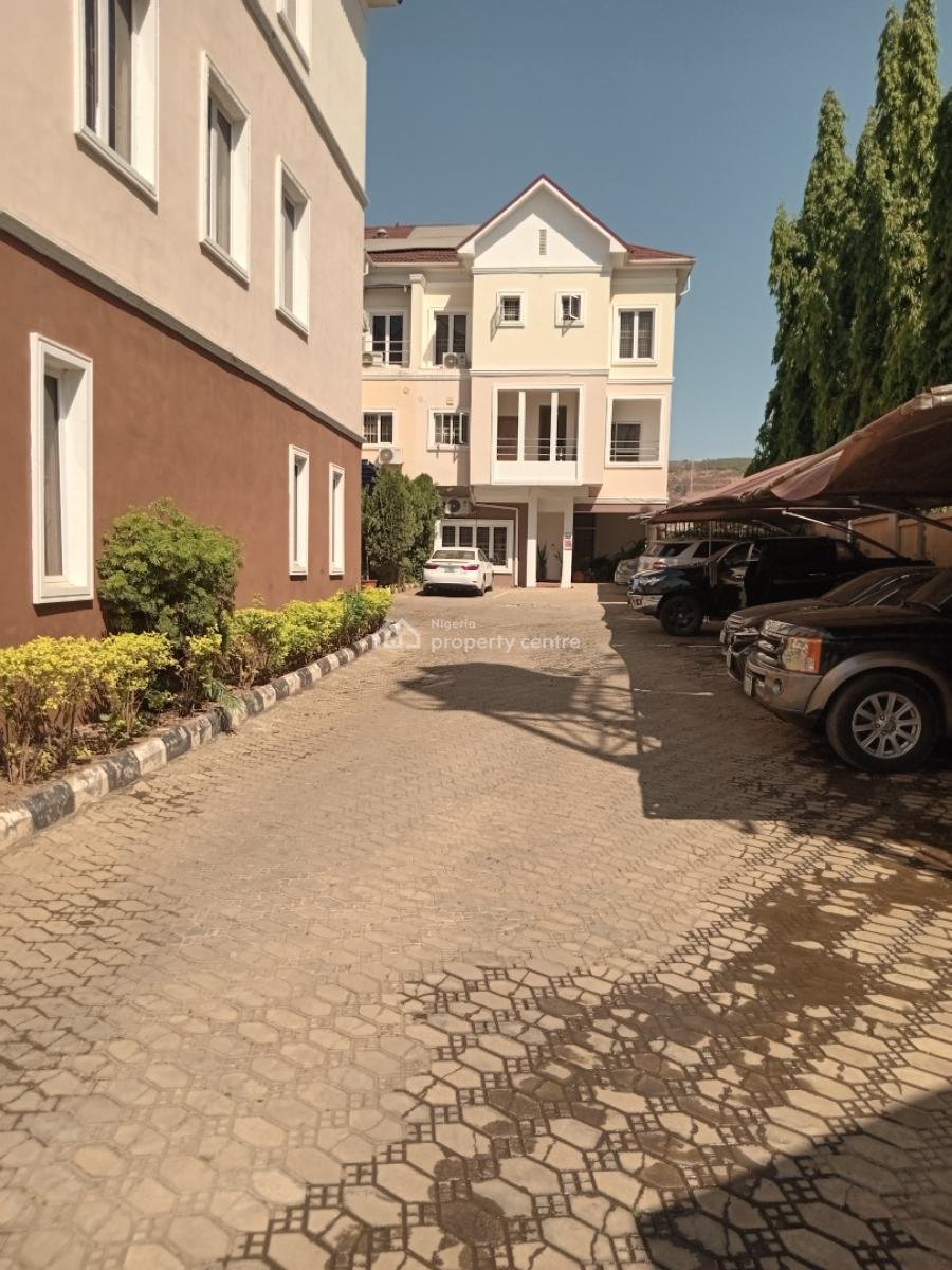 a Good Spacious & Serviced 5-bedroom Terrace Duplex + 1 Bq, Diplomatic Zone, Katampe Extension, Katampe, Abuja, Terraced Duplex for Rent