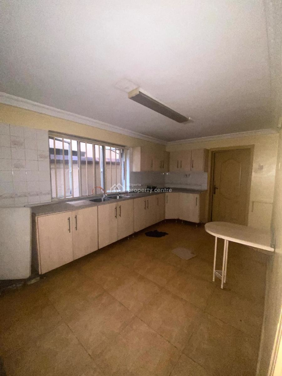 Spacious 6 Bedroom Apartment, Lekki Phase 1, Lekki, Lagos, Detached Duplex for Sale