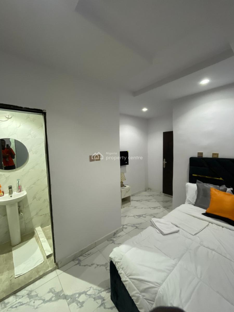 Luxury Two Bedroom Apartment, Olorunlogbon Street, Anthony, Maryland, Lagos, Flat / Apartment Short Let