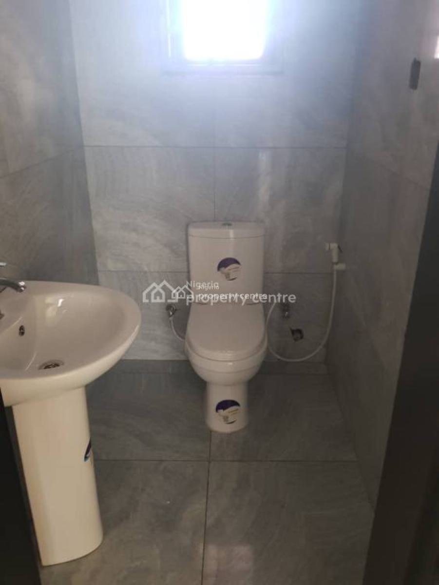 Luxury and Service 3 Bedroom Apartment Upstairs, Penuel Gardens, Alpha Beach Road, Lekki Expressway, Lekki, Lagos, Flat / Apartment for Rent