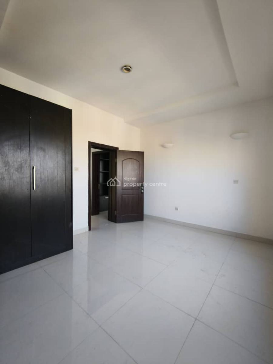 Spacious 3 Bedroom Apartment Penthouse Plus Bq, Off Admiralty Way, Lekki Phase 1, Lekki, Lagos, Flat / Apartment for Rent