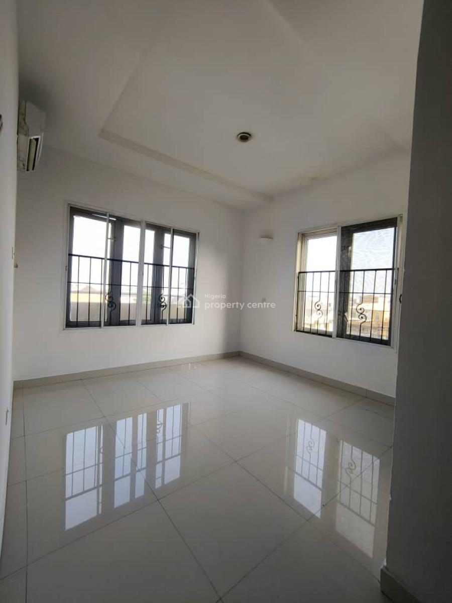 Spacious 3 Bedroom Apartment Penthouse Plus Bq, Off Admiralty Way, Lekki Phase 1, Lekki, Lagos, Flat / Apartment for Rent